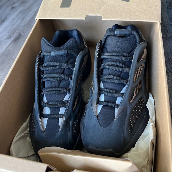 Adidas Yeezy 700 V3 Clay Brown - Original - Picture 4 of 6